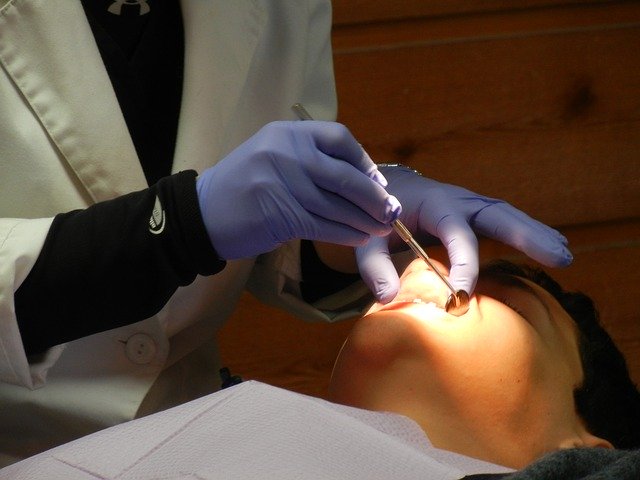 Ortodontista s pacientem